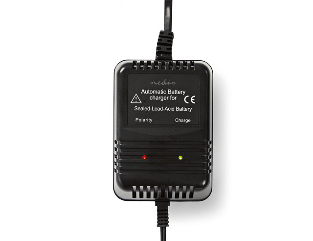 Compact automatic battery charger between 2.2 and 10 Ah